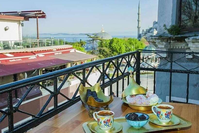 اتاق لوکس با بالکن, Million Old City Apartment