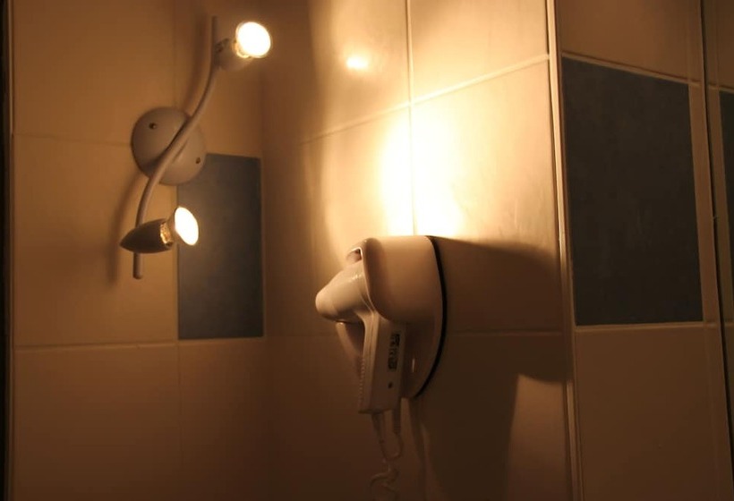 Семейный Номер, Agape Hotel Niort  Bessines