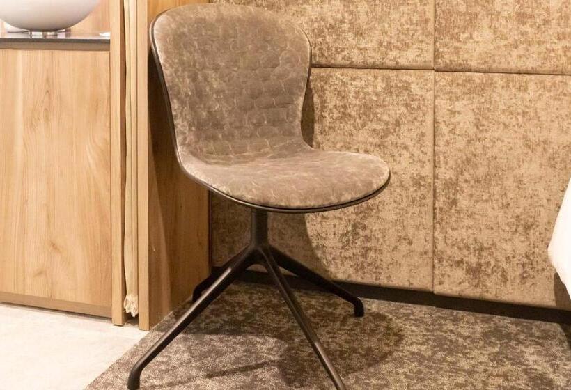 Номер Superior, Massimo Mishima