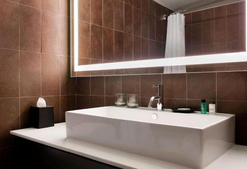 Номер Deluxe, Sheraton Charlotte