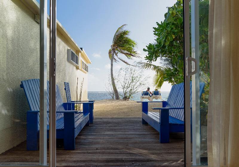 سوییت لوکس, The Rarotongan Beach Resort & Lagoonarium