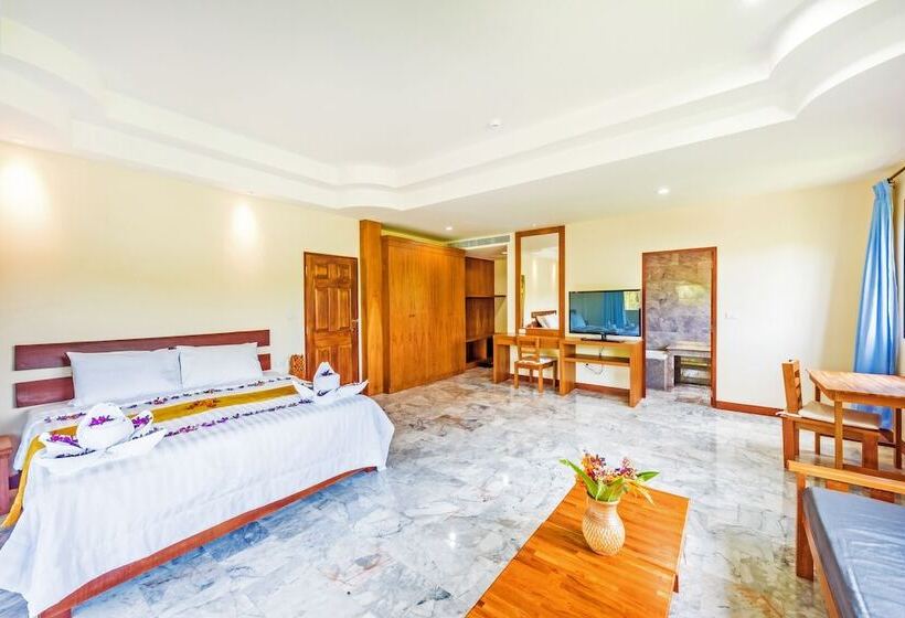 Номер Deluxe Вид на Бассейн, The Windmill Phuket
