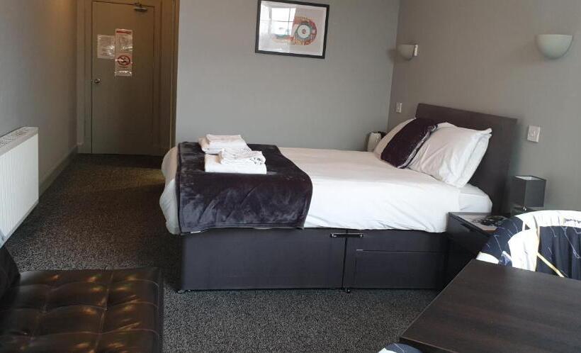 Номер Deluxe, The Custom House Hotel