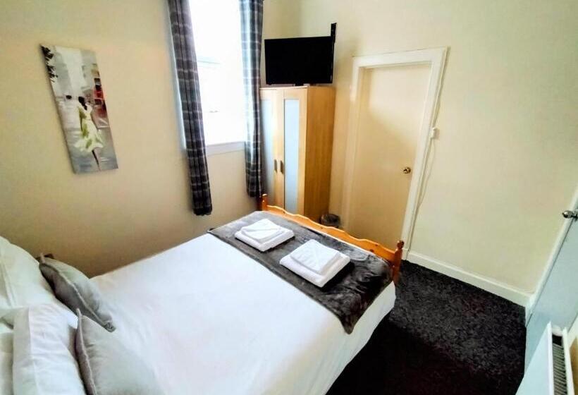 Номер Basic, The Custom House Hotel