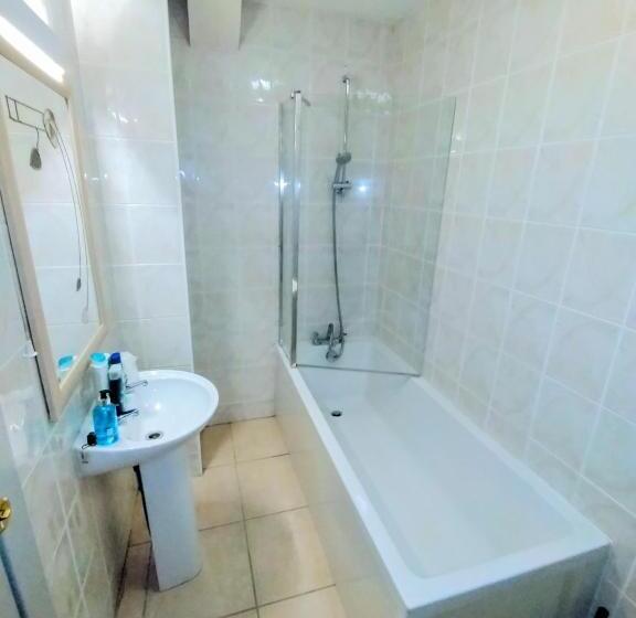 Семейный Номер, The Custom House Hotel