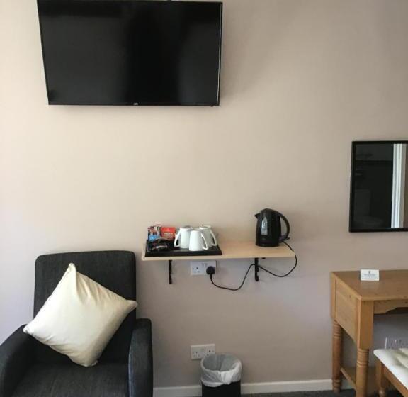 חדר משפחתי, The New Inn Motel