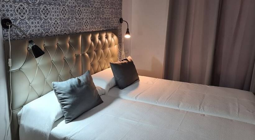 标准工作室, Candisol Cozy Inns
