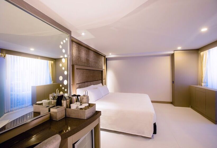Номер Deluxe Вид на Бассейн, Azure Hotel Pattaya
