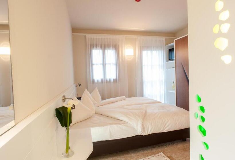 Классический Номер, Elliot Osteria E Dormire In Collina