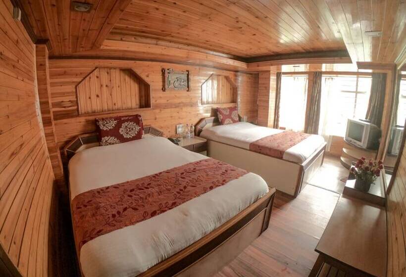 Четырехместный Номер Deluxe, Goroomgo Broadway Mall Road Darjeeling