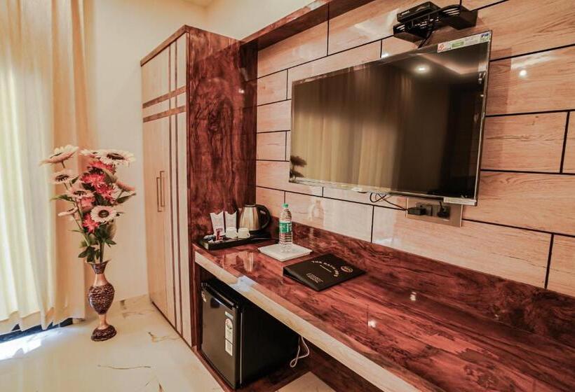Номер Deluxe, Royal Gitanjali Resorts And Spa