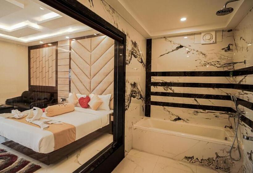 Номер Deluxe Кровать Кинг, Royal Gitanjali Resorts And Spa