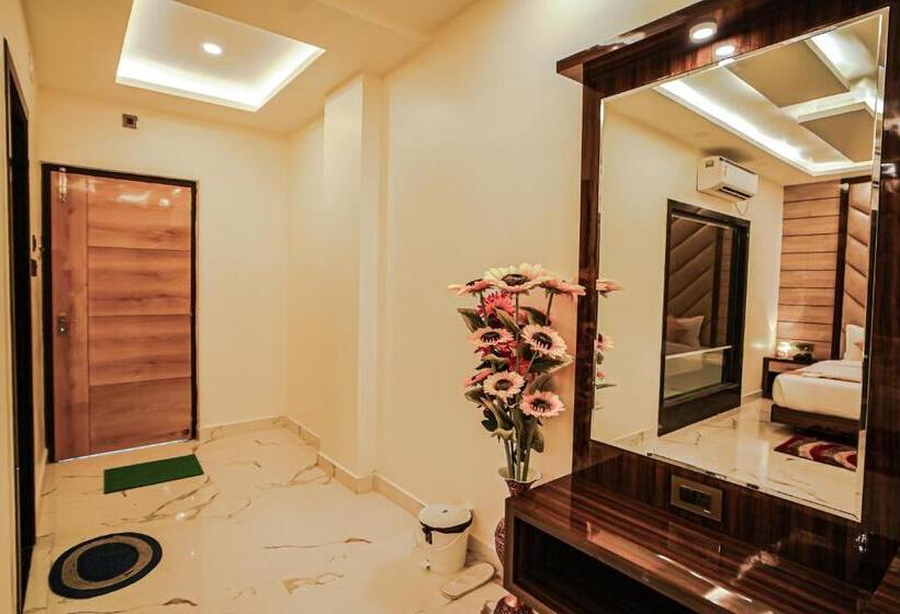 Номер Deluxe Кровать Кинг, Royal Gitanjali Resorts And Spa