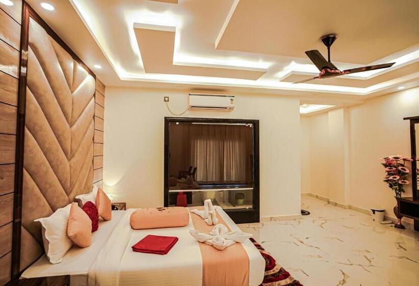 Номер Deluxe Кровать Кинг, Royal Gitanjali Resorts And Spa