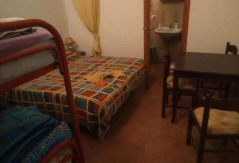 Четырехместный Номер Стандарт, Room In Guest Room   Large Quadruple Room Up To Four People