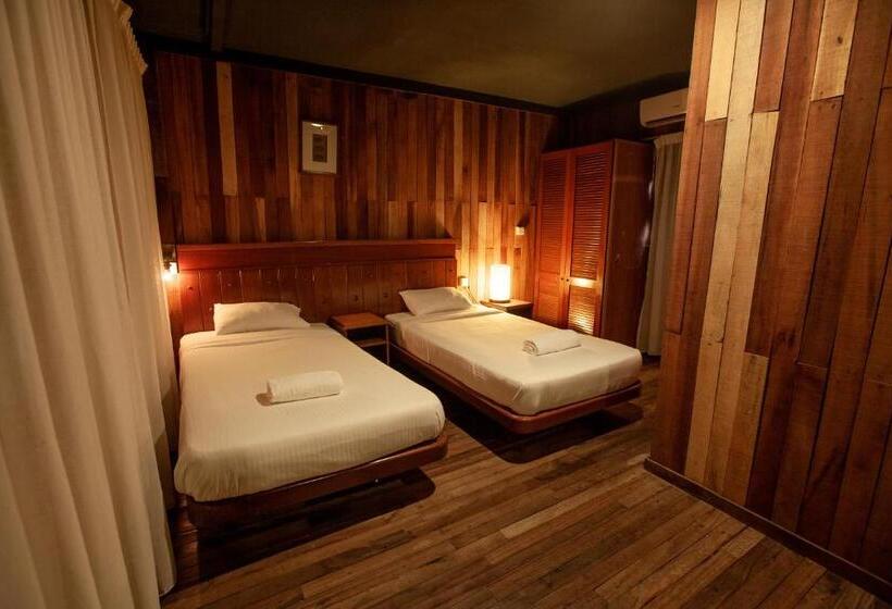 Номер Стандарт Вид на Бассейн, Joe Fisherman Inn
