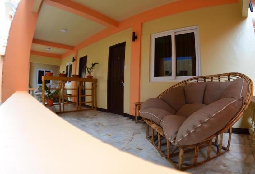 Номер Deluxe с Балконом, Papa Freds Beach Resort