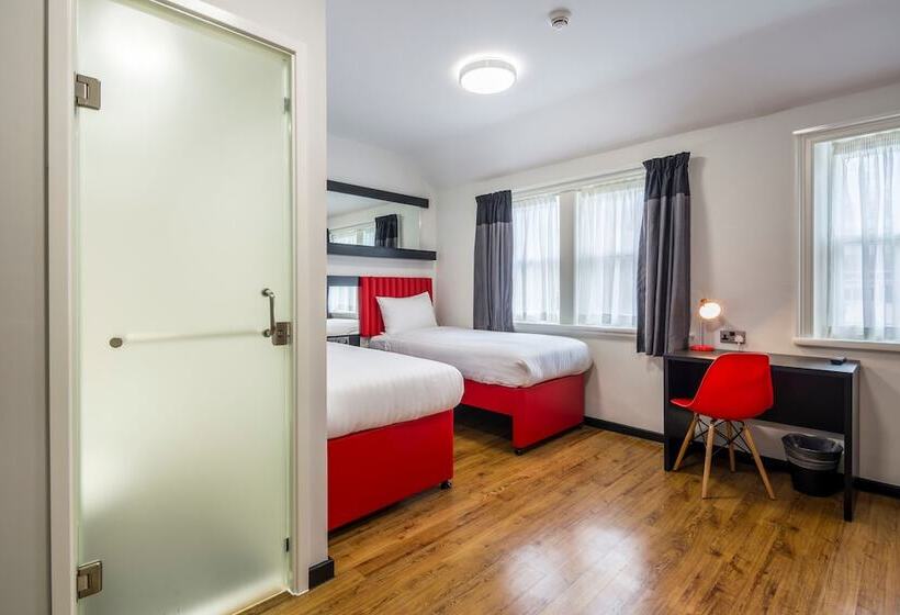 Номер Стандарт, Tune Hotel Liverpool