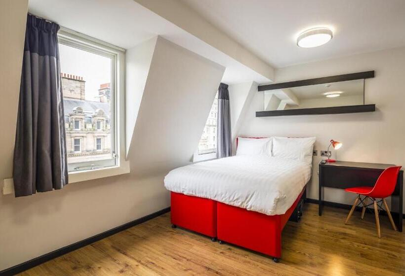 Номер Стандарт, Tune Hotel Liverpool
