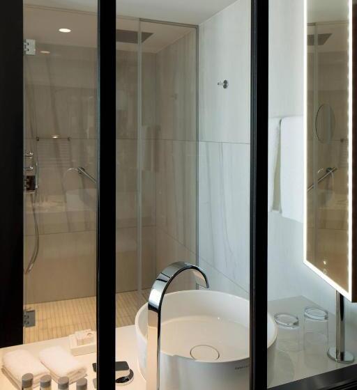 اتاق استاندارد با تخت بزرگ, Renaissance Paris Republique Hotel & Spa