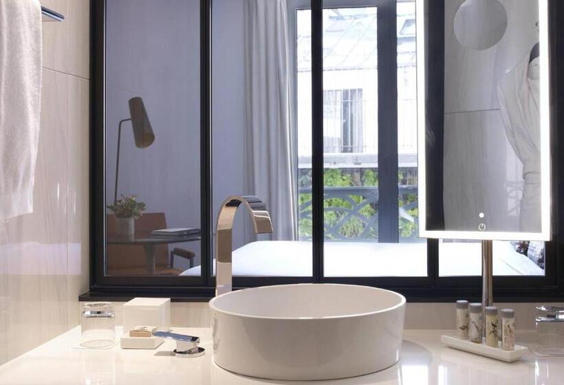 اتاق استاندارد با چشم‌انداز باغ, Renaissance Paris Republique Hotel & Spa
