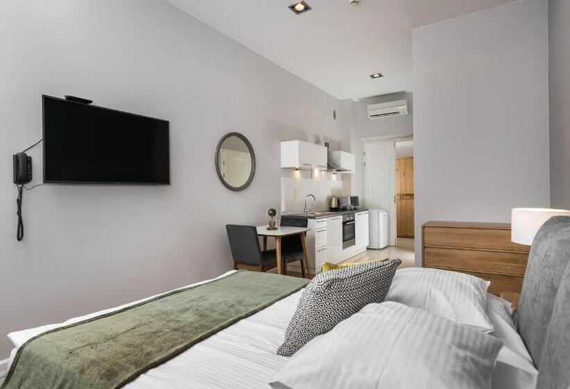 Номер Superior с Видом, Venetian House Market Square Apart