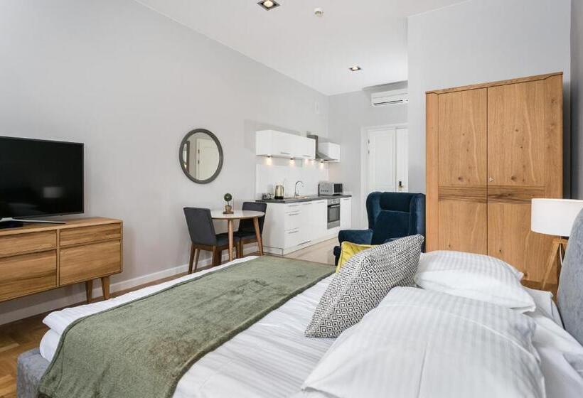 Номер Superior с Видом, Venetian House Market Square Apart