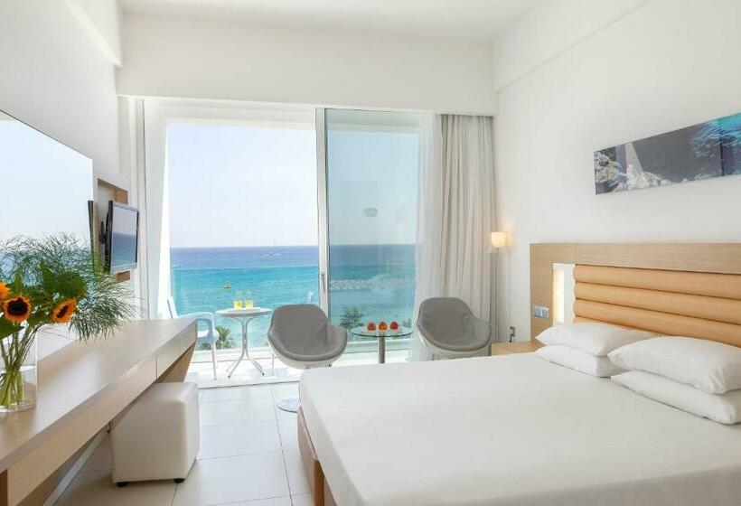 اتاق استاندارد با چشم‌انداز دریا, Vrissaki Beach
