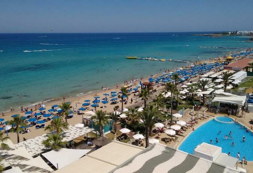 اتاق استاندارد با چشم‌انداز دریا, Vrissaki Beach