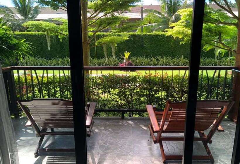 Номер Deluxe Вид на Сад, The Breeze Lipe Resort