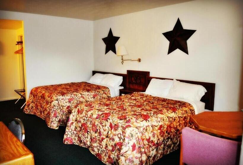 Четырехместный Номер Стандарт, Town House Motel & Pool Near Mt. Rushmore
