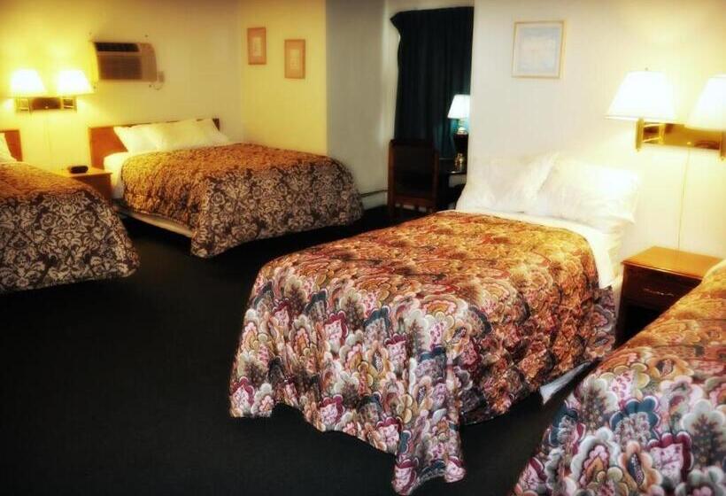 Family Suite, Town House Motel & Pool Near Mt. Rushmore