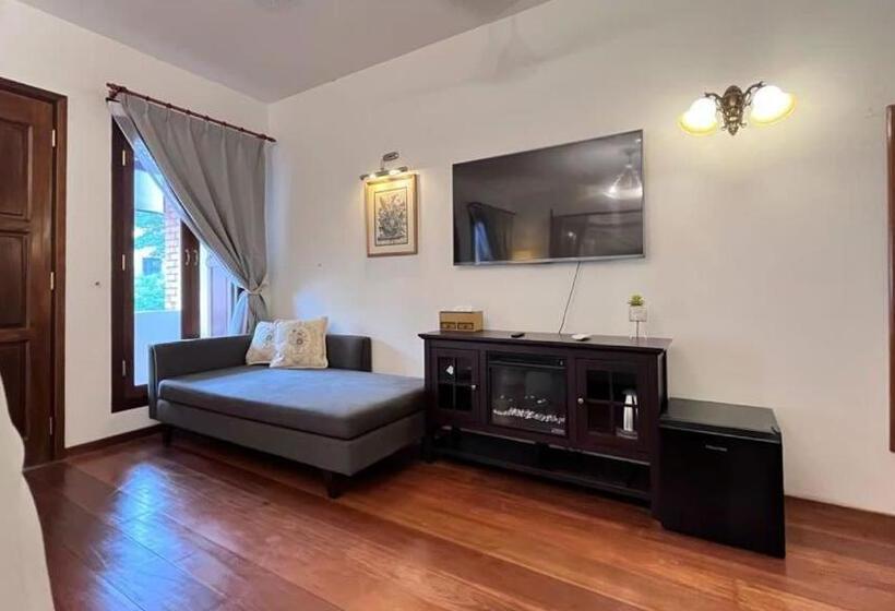 Suite avec Balcon, 19th Century Boutique