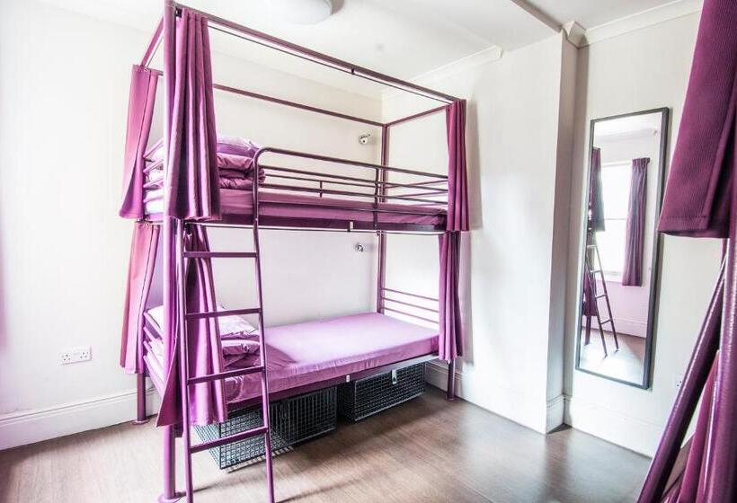 מיטה בחדר מעונות עם מקלחת משותפת, Safestay London Elephant & Castle