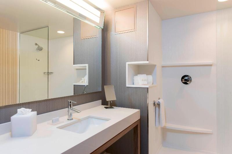 Номер Стандартный Кровать Куин, Courtyard By Marriott Holland Downtown