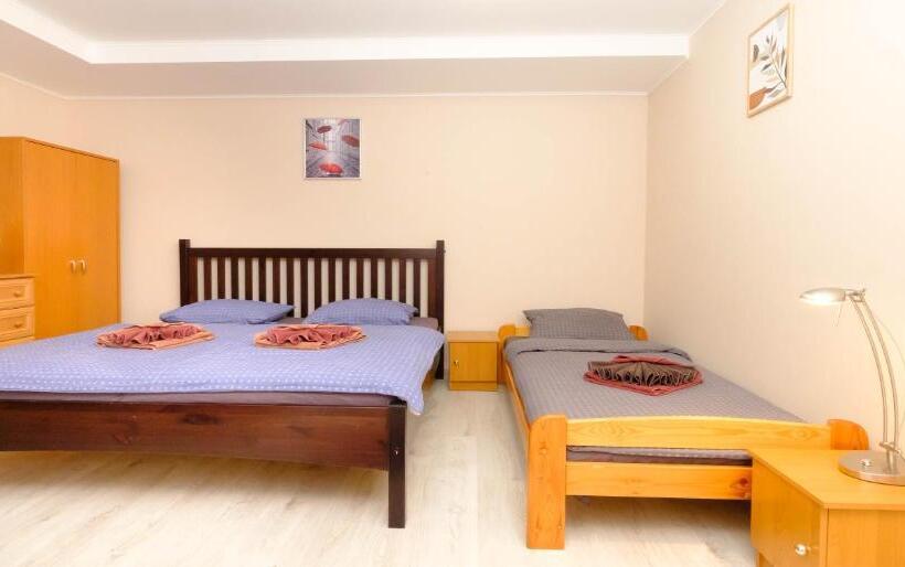 غرفة قياسية ثلاثية, Vila24 Levice