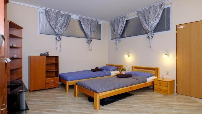 غرفة قياسية, Vila24 Levice