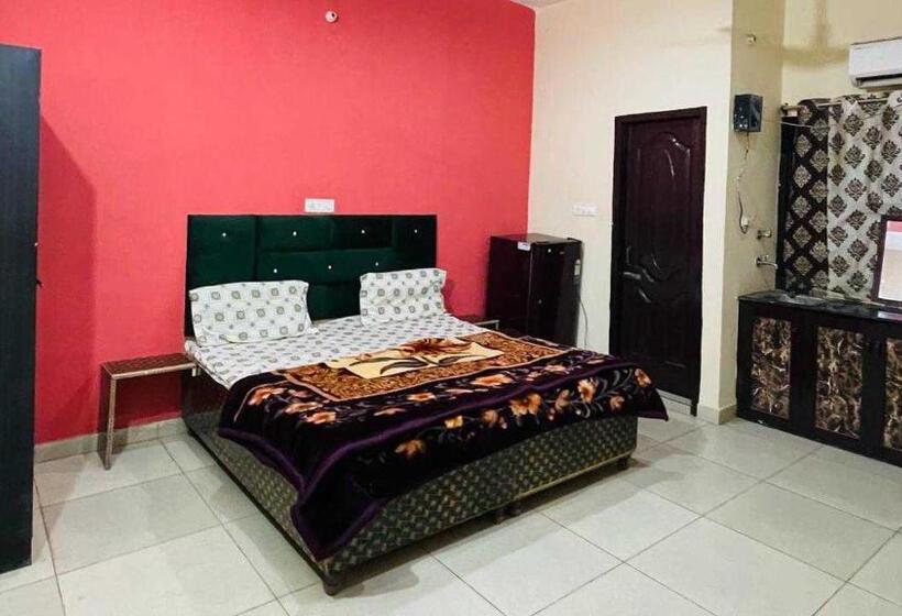 Трехместный Номер Deluxe, 81157g Amy Inn