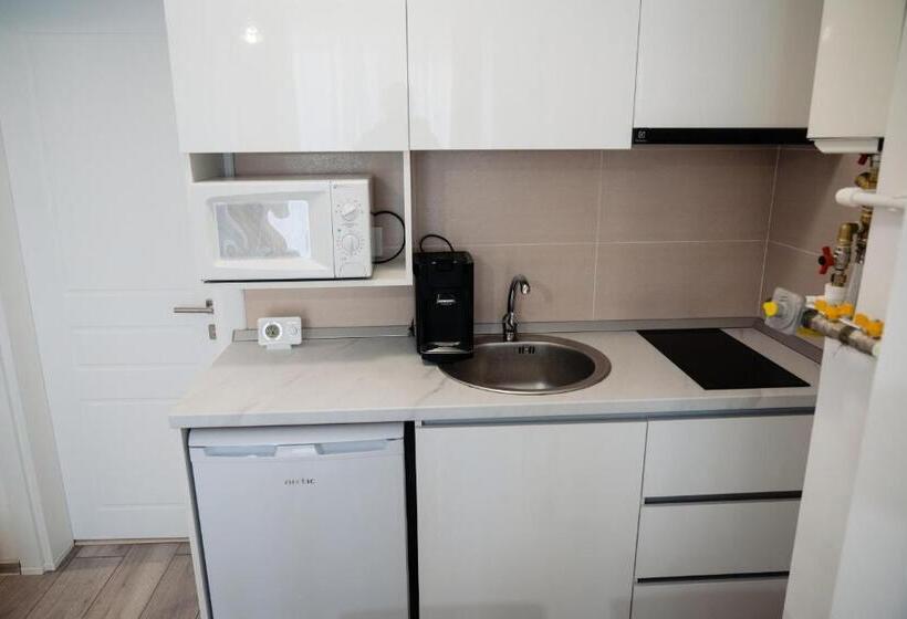 استودیو استاندارد با چشم‌انداز استخر, Almar Luxury Residence   Renting Apartments & Free Pool