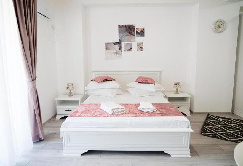 آپارتمان 1 خوابه با چشم‌انداز استخر, Almar Luxury Residence   Renting Apartments & Free Pool