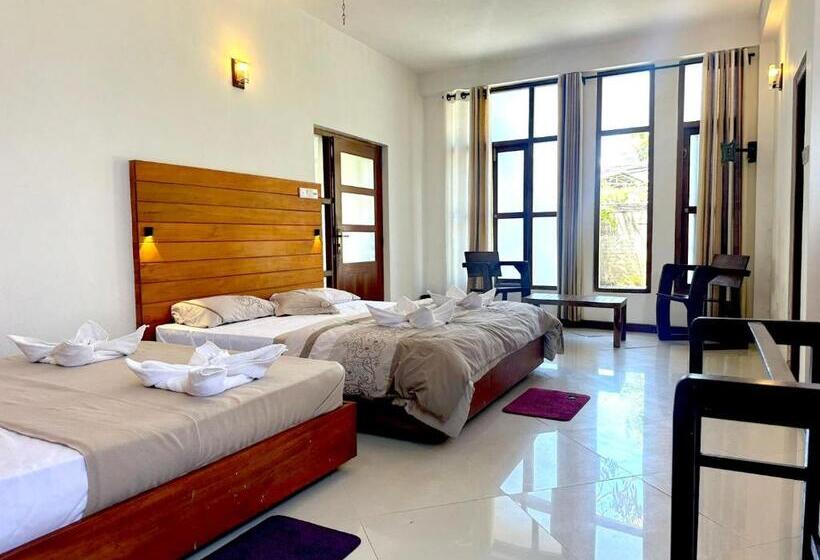 Семейный Номер Вид на Горы, White Block Hotel & Resturant