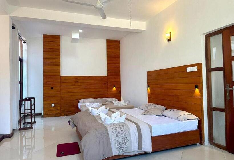 Семейный Номер Вид на Горы, White Block Hotel & Resturant