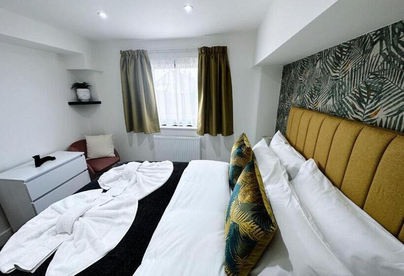 דירה בת חדר שינה 1 עם מרפסת, The Atlantis   Tower Apartments