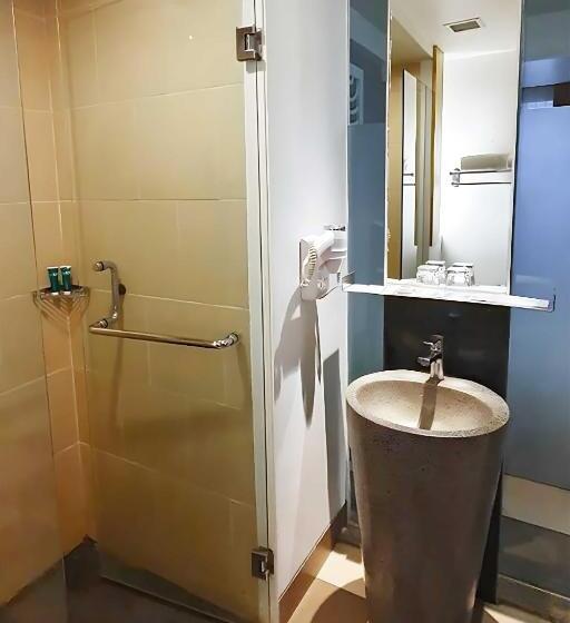 Номер Deluxe Вид на Бассейн, The 1o1 Bogor Suryakancana