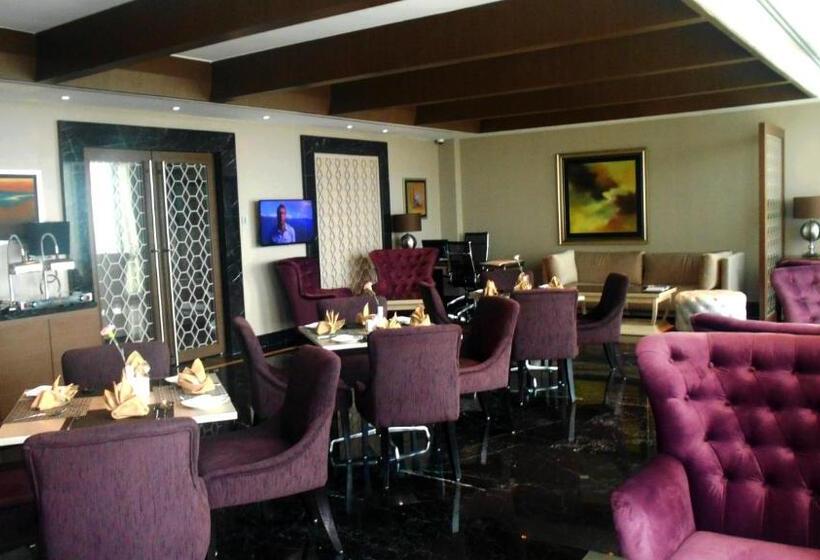 اتاق لوکس با تخت بزرگ, The Light Hotel Penang