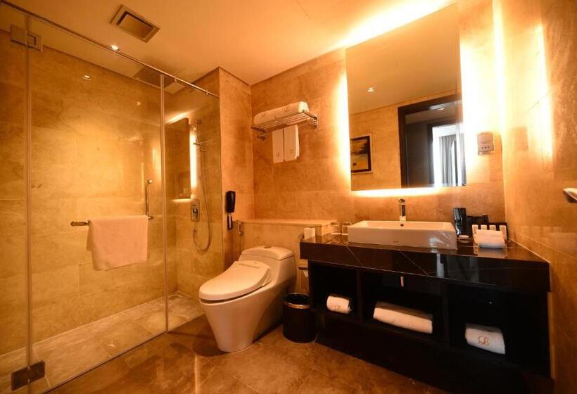 اتاق خانوادگی, The Light Hotel Penang