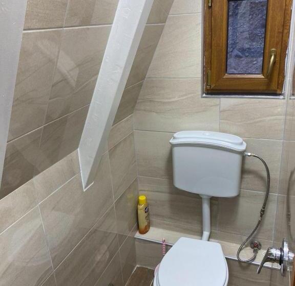 Четырехместный Номер Стандарт с Балконом, Guesthouse Te Pjerini Selcë Cem