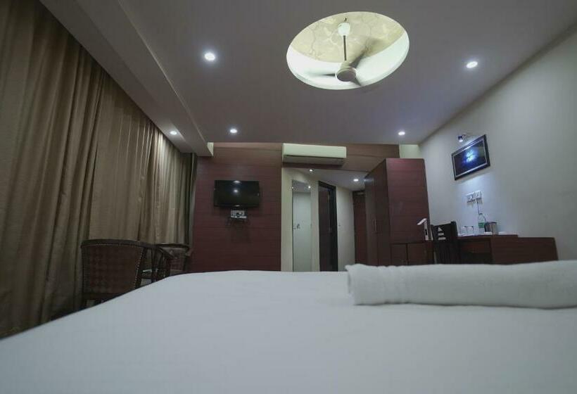 Номер Стандарт, Geetika Galaxy Hotel By Wb Inn