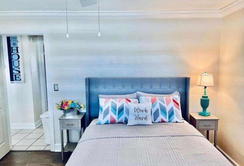 ファミリールーム, Cheerful Home With Two Bedrooms