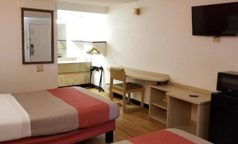 带2个双人床的标准工作室, Fairbridge Inn Express London
